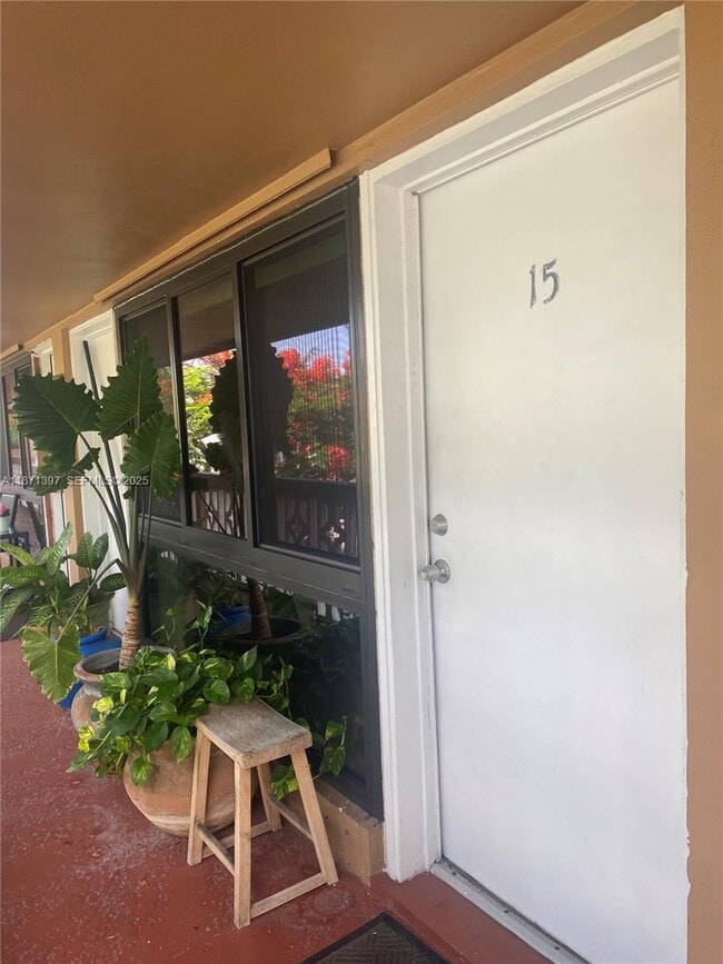 Building Photo - 5910 NE 18th Ave Unit 15