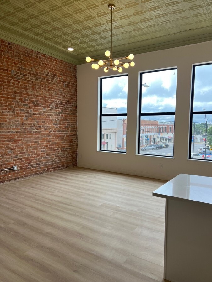 Photo - 113 E Broadway St Apartments