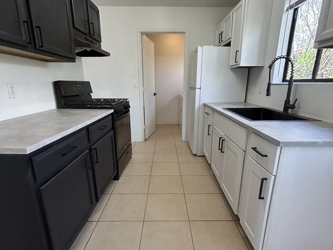 Photo - 815 E Lester St Unit 2