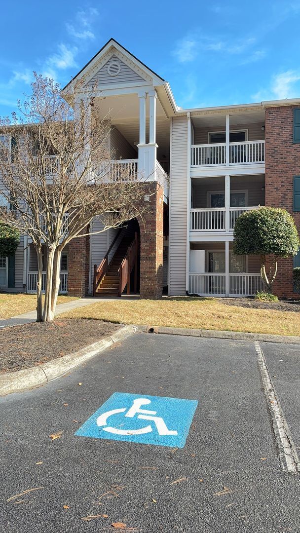 Building Photo - 2 bedroom, 2 bath condo