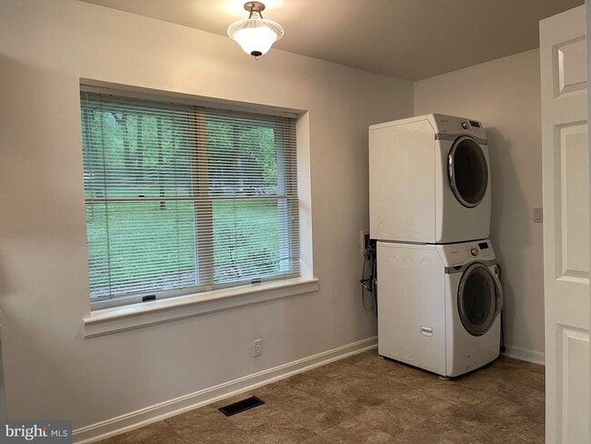 Photo - 158 Bifrost Way