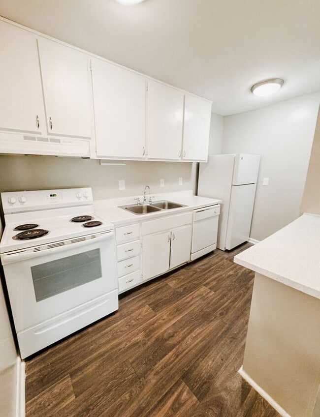 Building Photo - SPRING MOVE-IN SPECIAL - Reduced Rates on ALL Floorplans + Apply & Receive Approval by 02/28/26 e...