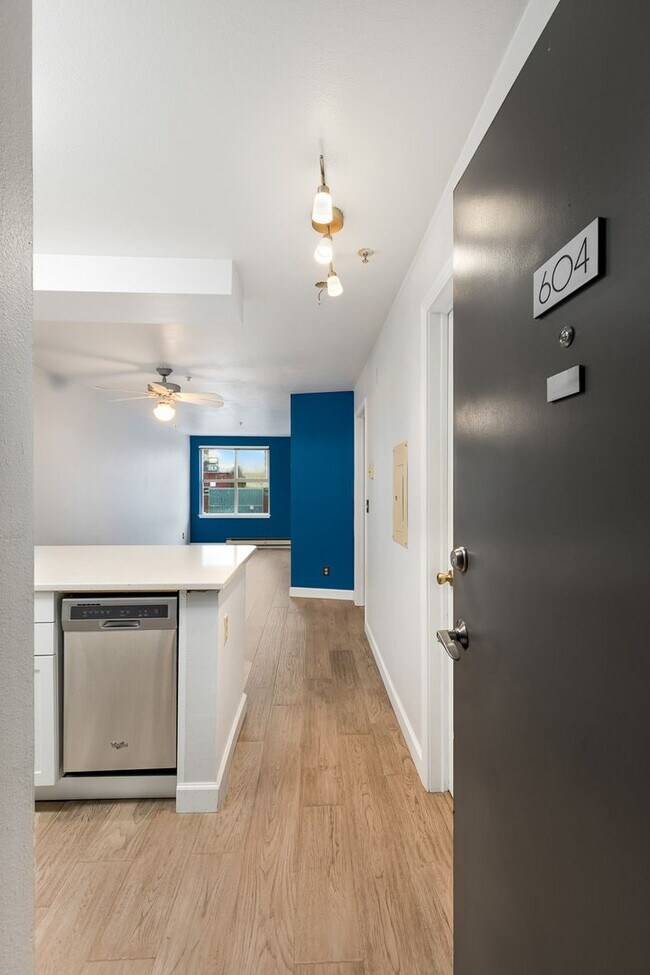Photo - SLU Top Floor 1 Bedroom Condo with View