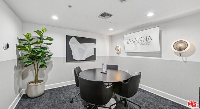 Photo - 290 N Hudson Ave Unidad 209W Rental