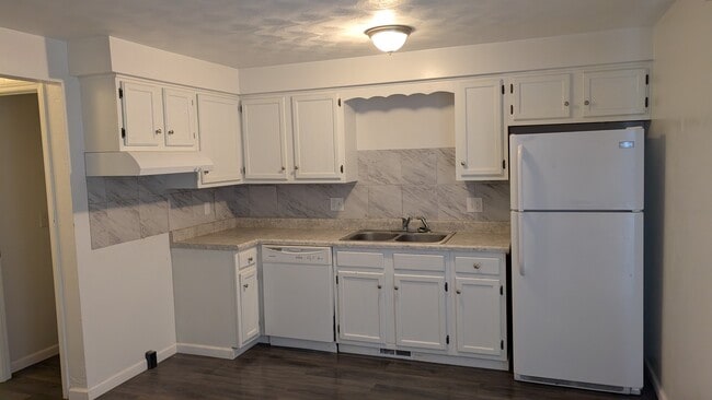 Photo - 7227 Seymour St NW