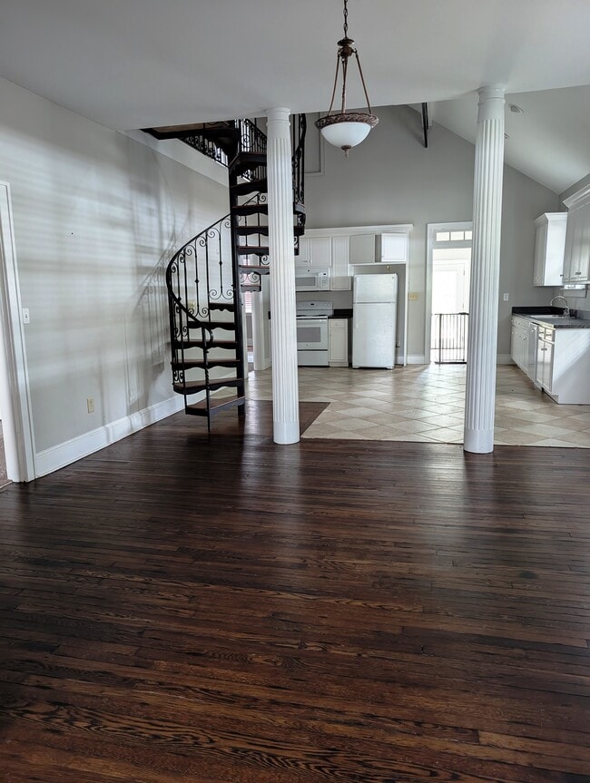 Photo - 604 Vance St NE