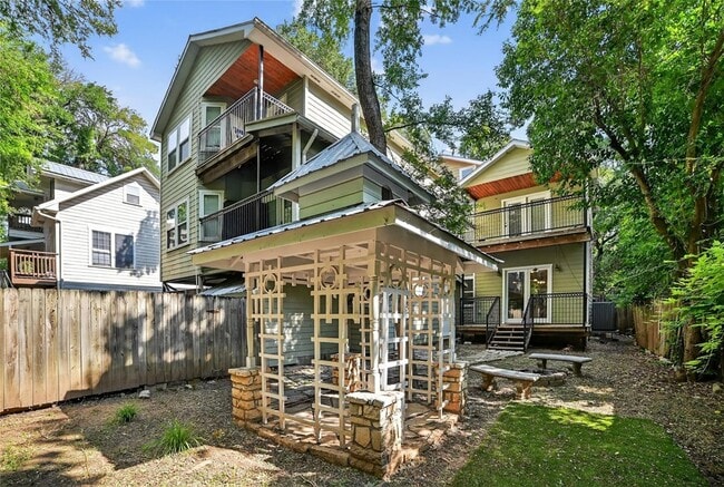 Photo - 2003 Griswold Ln