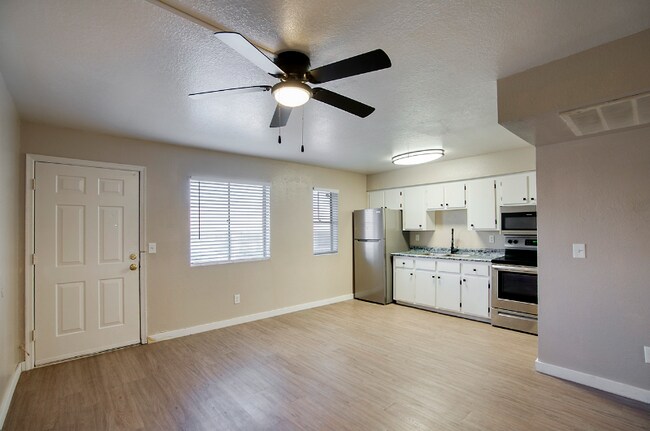 Photo - 1452 E Cinnabar Ave