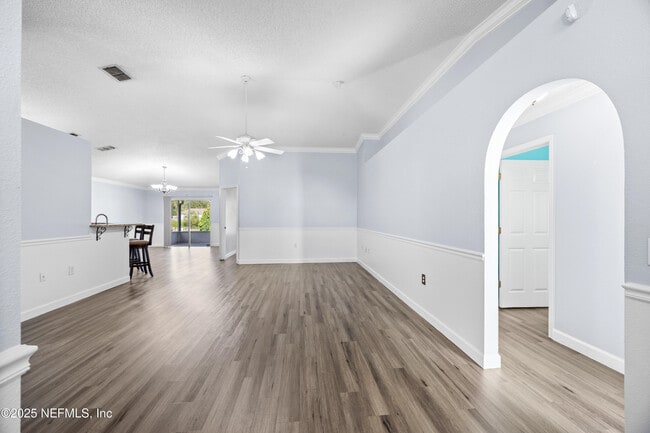 Photo - 1969 Willesdon Dr W