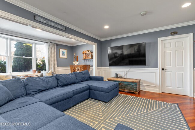 Photo - 384 Sairs Ave