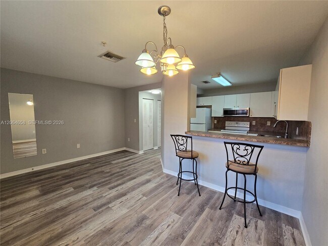 Photo - 1627 NW 18th St Unit 403
