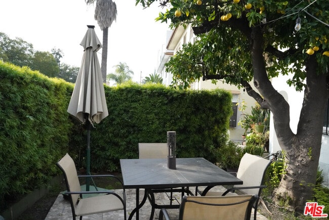 Photo - 8361 Blackburn Ave Unidad 1/2