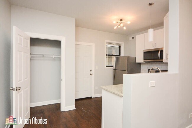 Photo - 3301 N Harding Ave Unit M05H