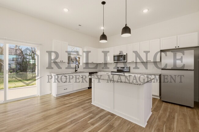 Photo - 725 Elmwood St