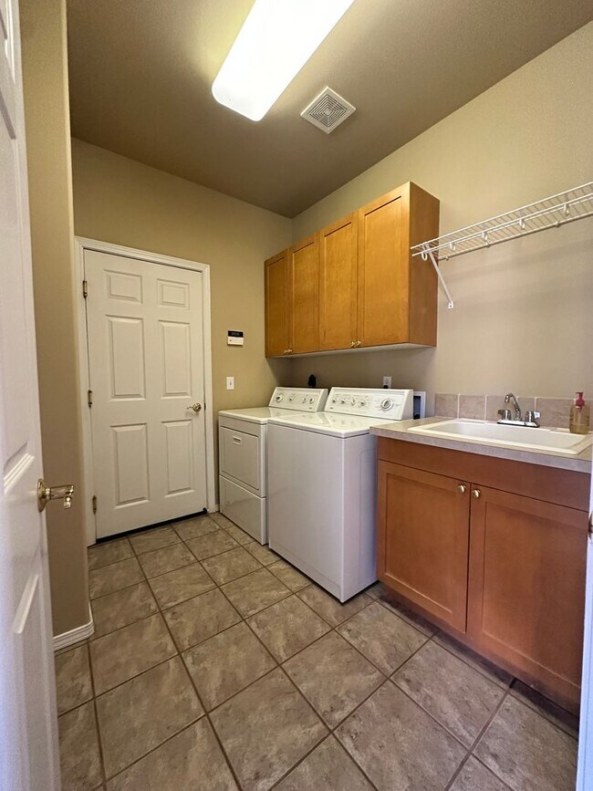 Photo - Stunning 4 Bedroom Briarwood Home with City View