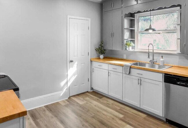 Photo - 1417 Cokey Rd