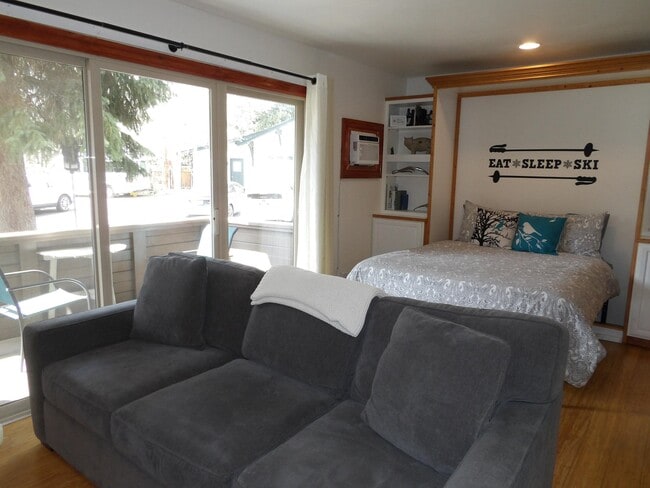 260 2nd Ave S