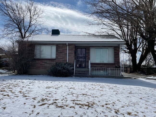 Building Photo - 250 E 600 S Unit Upstairs