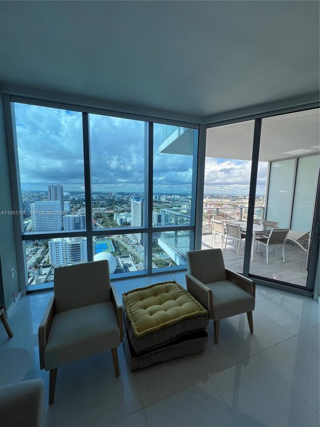 Photo - 851 NE 1st Ave Unidad 3006