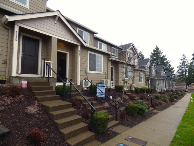 3 Bed 2.5 Bath townhome off Liberty Rd! - 3 Bed 2.5 Bath townhome off Liberty Rd!