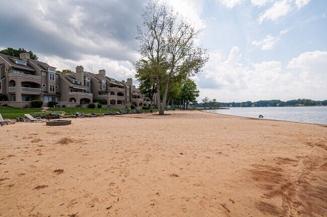 Building Photo - 646 Portside Dr