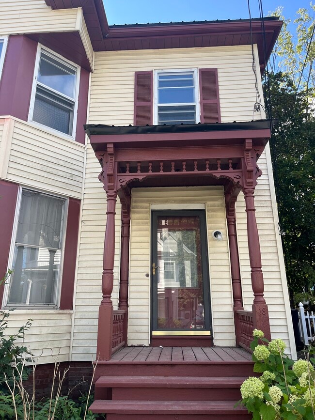 Building Photo - 16 Parkview Ave Unit 2