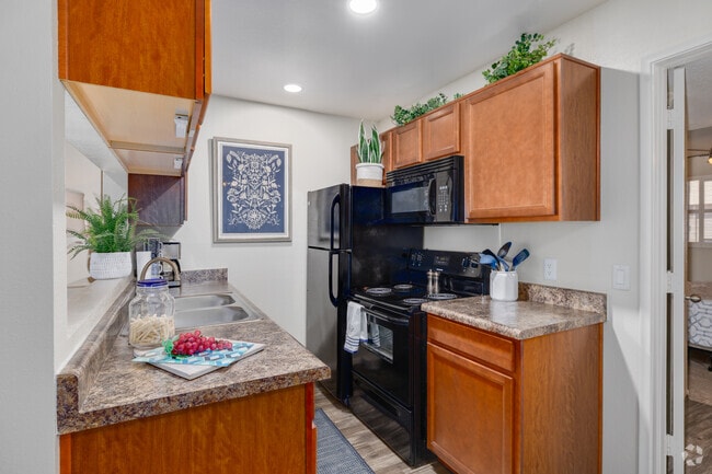 1BR, 1BA - 554SF - Kitchen