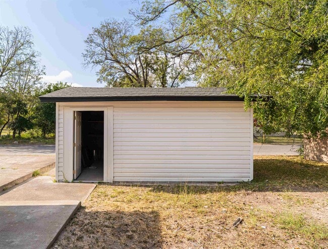 Photo - 101 Serafini Dr