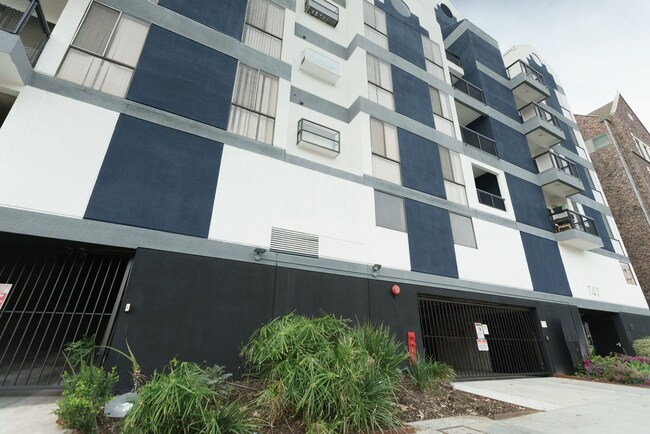 Photo - 747 Gayley Ave