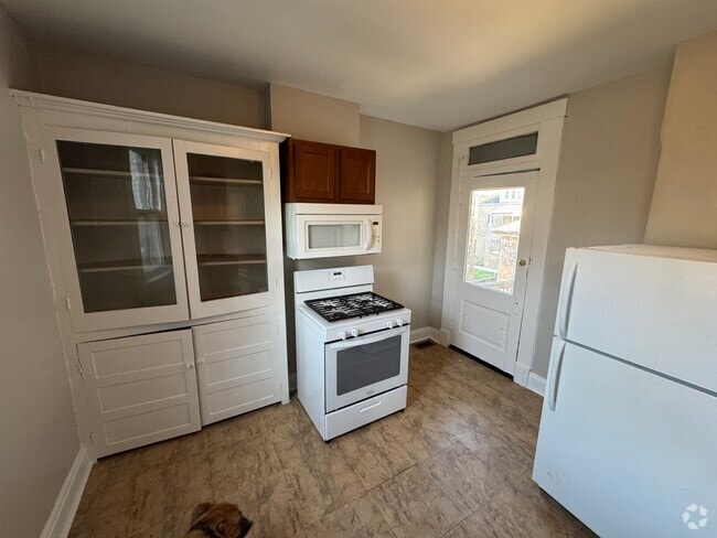 Building Photo - 836 Harrison Ave Unit 3 Rental