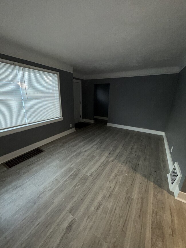 Photo - 18882 Marx St