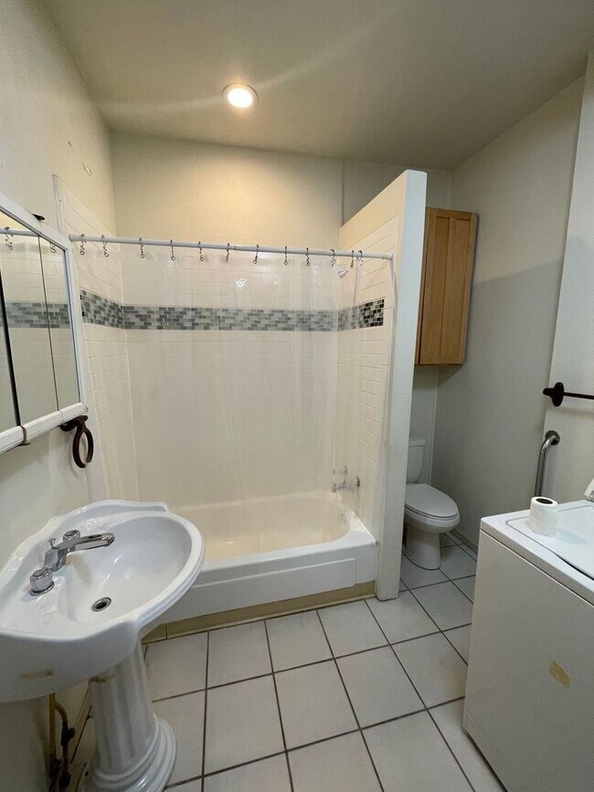 Photo - 207 Midway Ave Unit 4