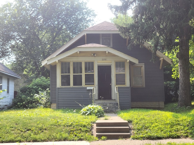 Building Photo - 3251 N Knox Ave Rental