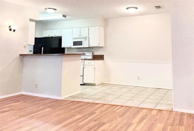 Photo - 9901 Hundred Oaks Cir