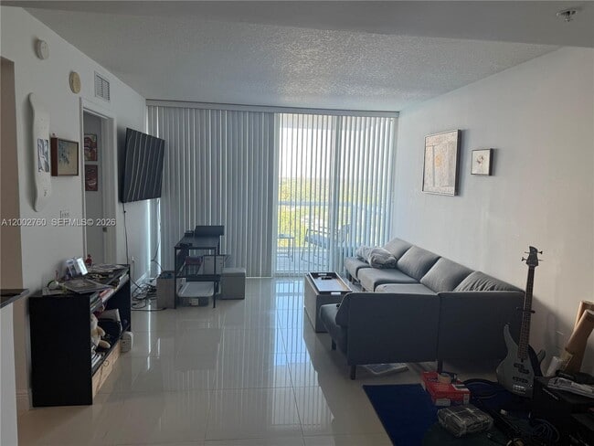 Photo - 1861 NW S River Dr