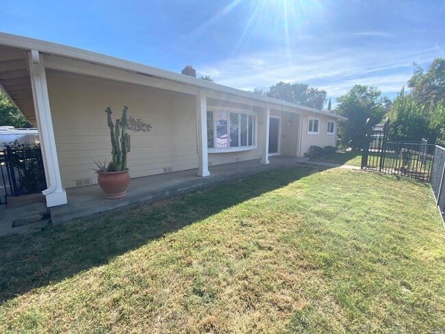 Building Photo - 723 Brookside Dr