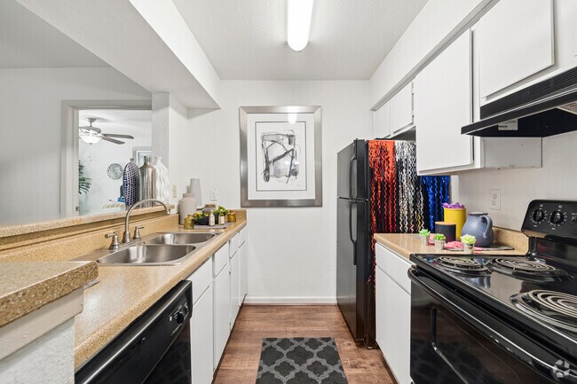 B2C 2BR, 2BA - 835SF - Kitchen - Fairfield Trails Apartments