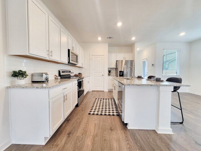 Photo - Spacious 4/BR 2.5/BA Retreat with Fenced Y...