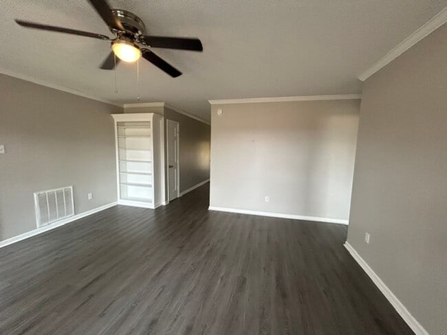 121 Silverbrook Dr
