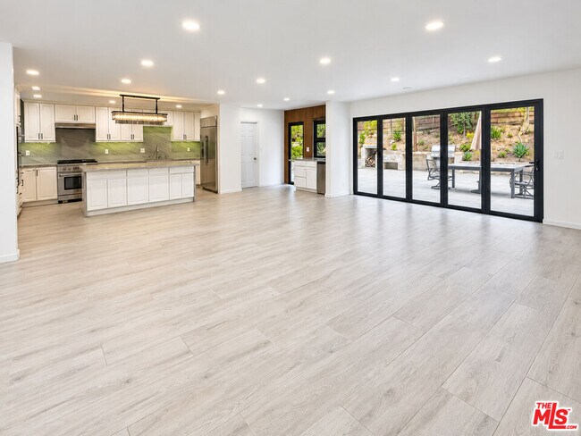 5308 Blanco Ave