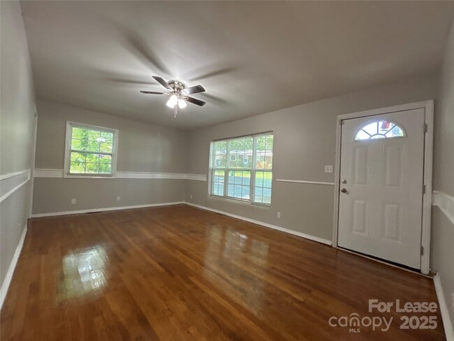 Photo - 2818 Ravencroft Dr