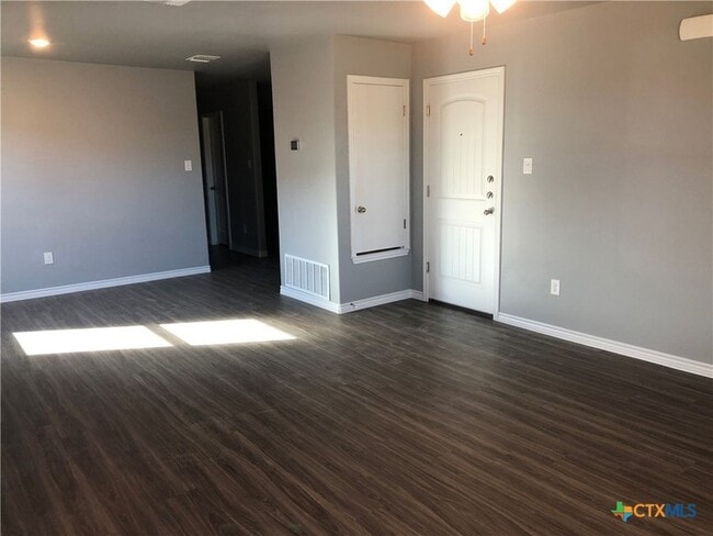 Photo - 1818 Castroville Trl Unit A