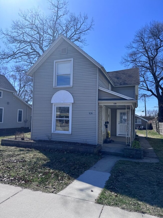 Building Photo - 526 E Eighth Street Unit 526 E Eighth Street A