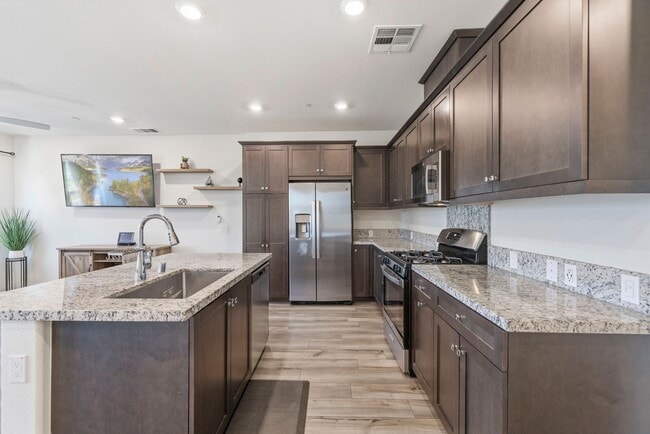 Photo - 3 bedroom / 2.5 bathroom/ TOWNHOME in Santa Clarita