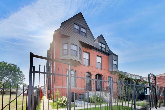 Photo - 3330 S Indiana Ave