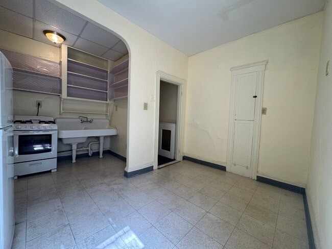 24 Phillips St Unit 4