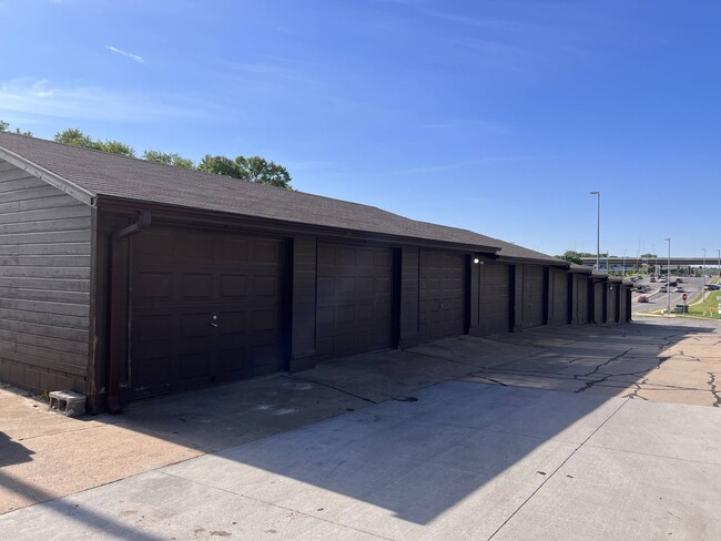 Photo - ZZ Westland Arms Apartments