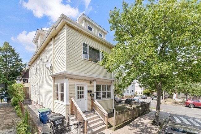 Building Photo - 38 Illinois Ave Unit 2