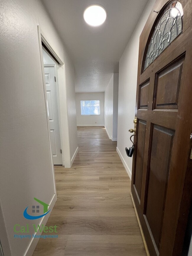 Photo - 3023 Plumstead Way