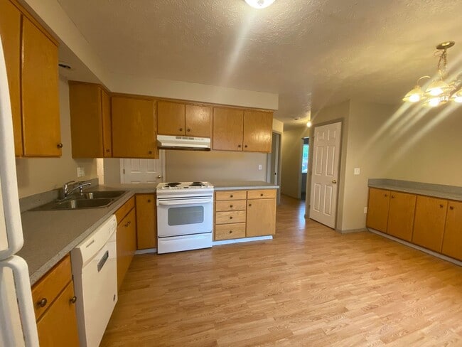 Photo - Upper unit-3 bed /2 bath triplex Cheney Unit 1303 2nd Street
